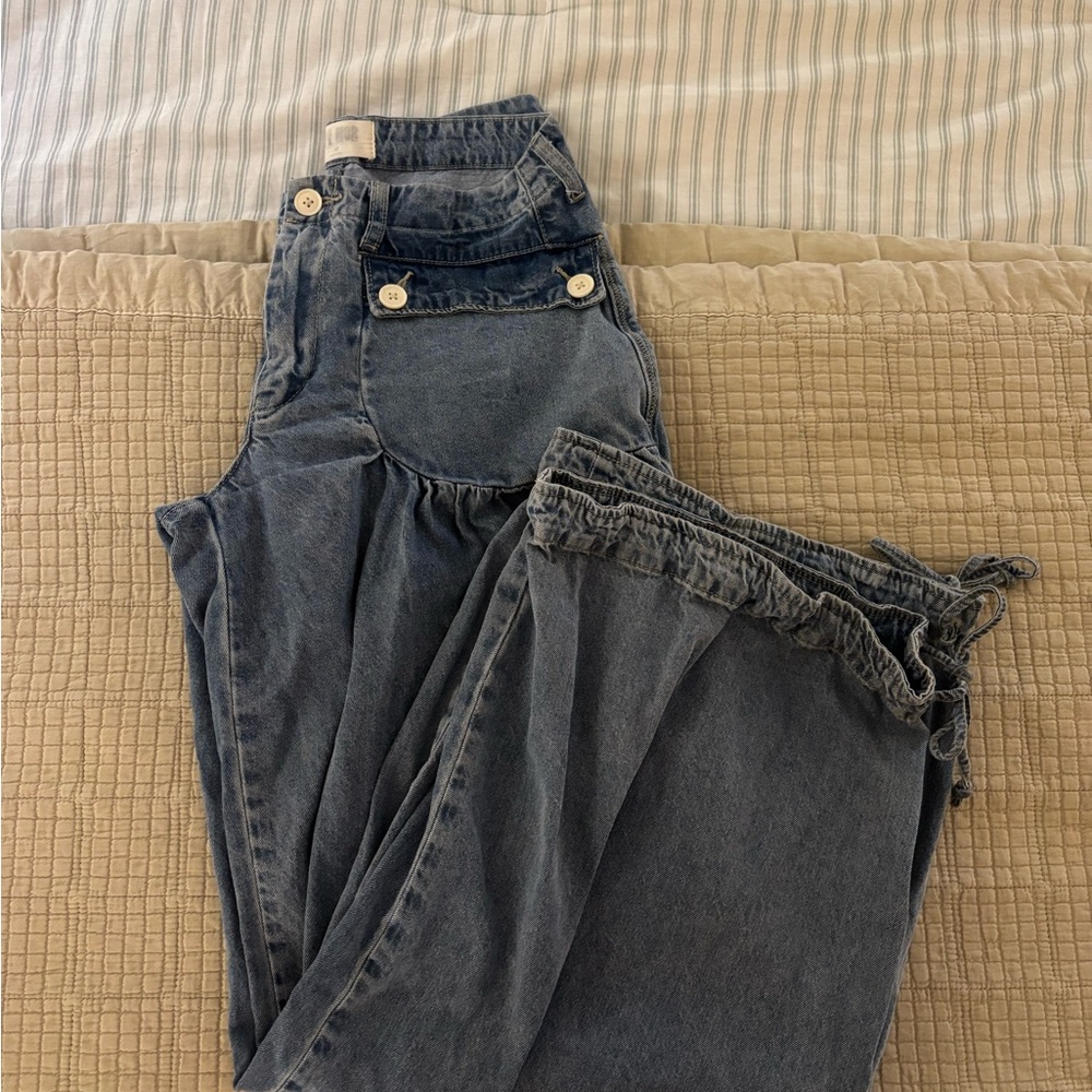 Button Jeans